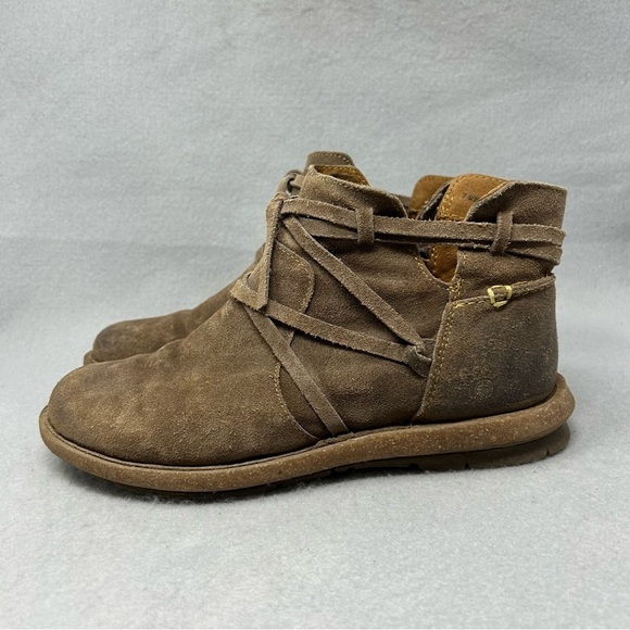BORN Women's Tarkiln Brown Distressed Ankle Boot Bootie Size US 7.5/EU 38.5 - Picture 1 of 12